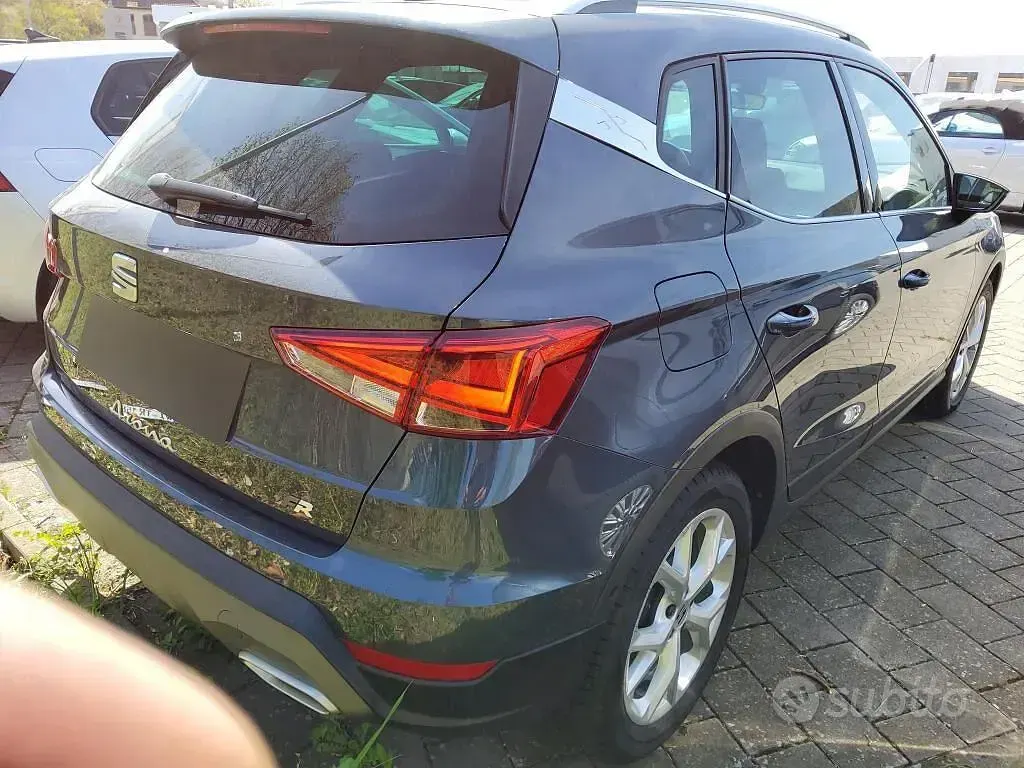 Usata Seat Arona FR 90 CV (66 kW) 2023 Grigio magnetico SUV