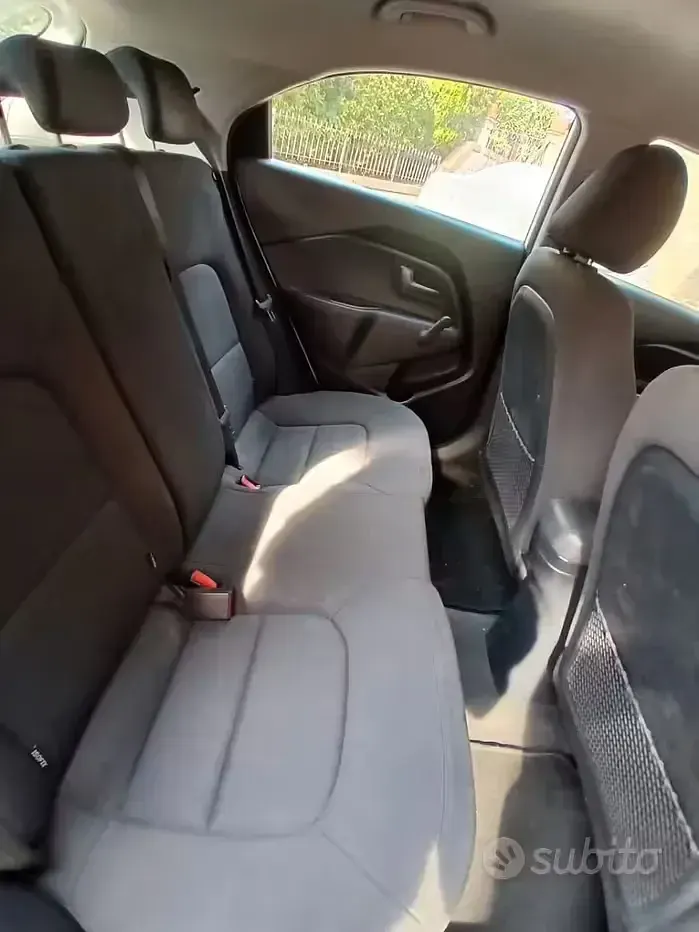 Usata Kia Rio 75 CV (55 kW) 2014 Bianco Utilitaria