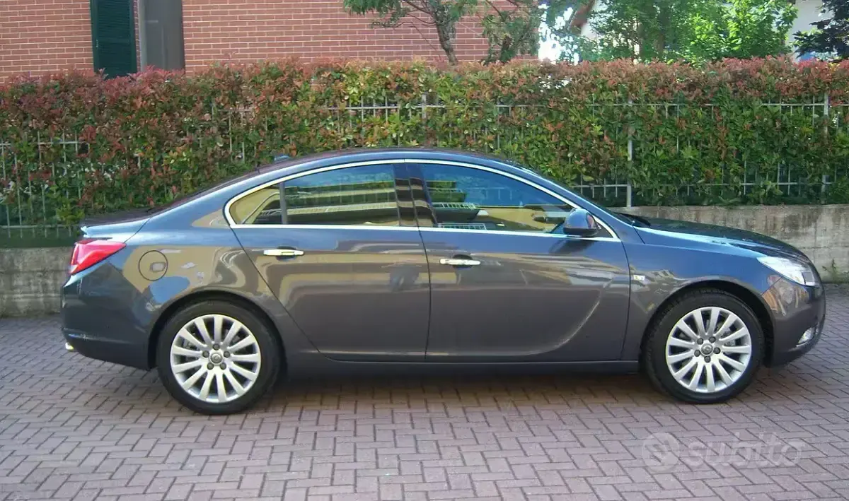 Usata Opel Insignia Cosmo 180 CV (132 kW) 2011 Grigio Berlina