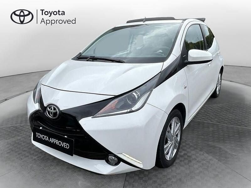 Bianco Usata 2016 Toyota Aygo X-wave Due volumi | 9500 € (Cara) - Immagine 1/3