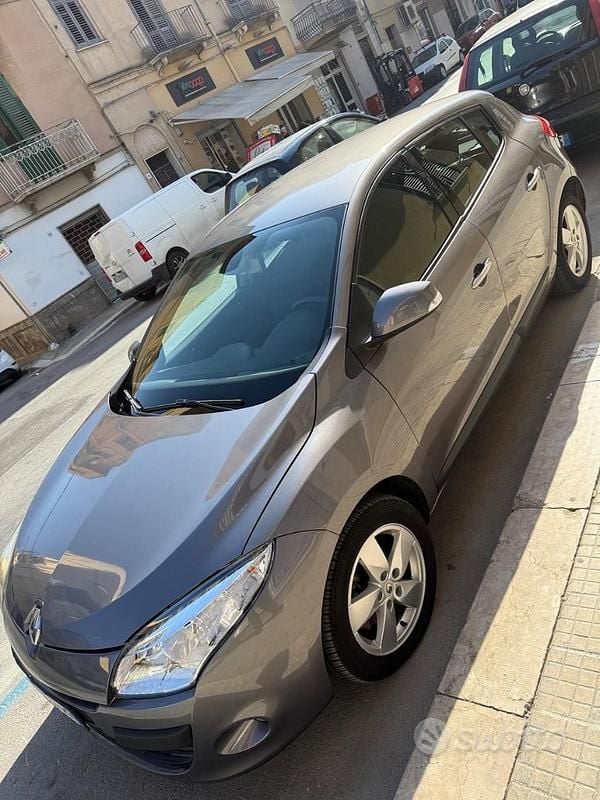 Usata Renault Mégane III 110 CV (80 kW) 2010 Grigio Utilitaria