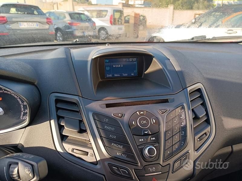 Usata Ford Fiesta Titanium 95 CV (69 kW) 2017 Rosso Utilitaria