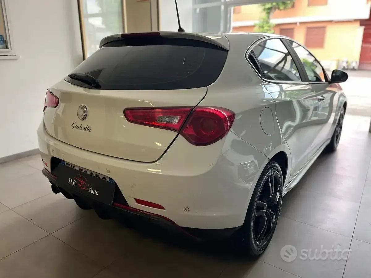 Usata Alfa Romeo Giulietta Progression 120 CV (88 kW) 2014 Bianco Utilitaria