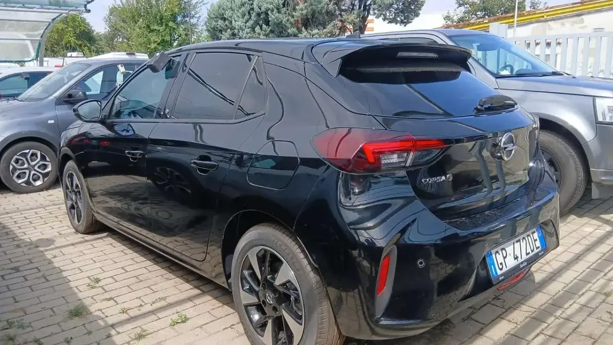 Usata Opel Corsa-e 100 kW (136 CV) 2023 Nero Utilitaria