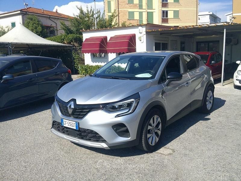 Usata Renault Captur Zen 91 CV (66 kW) 2021 Argento SUV