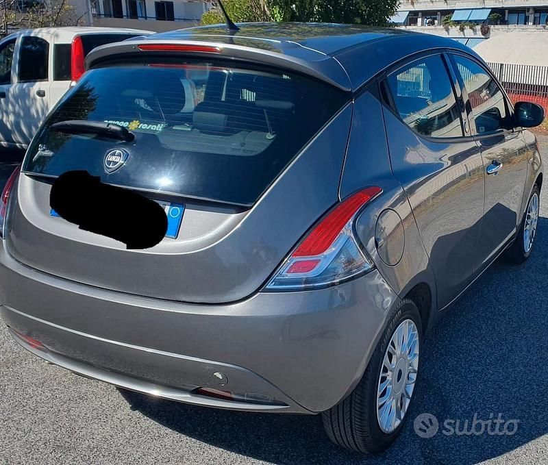 Usata Lancia Ypsilon 60 CV (44 kW) 2016 Grigio Utilitaria