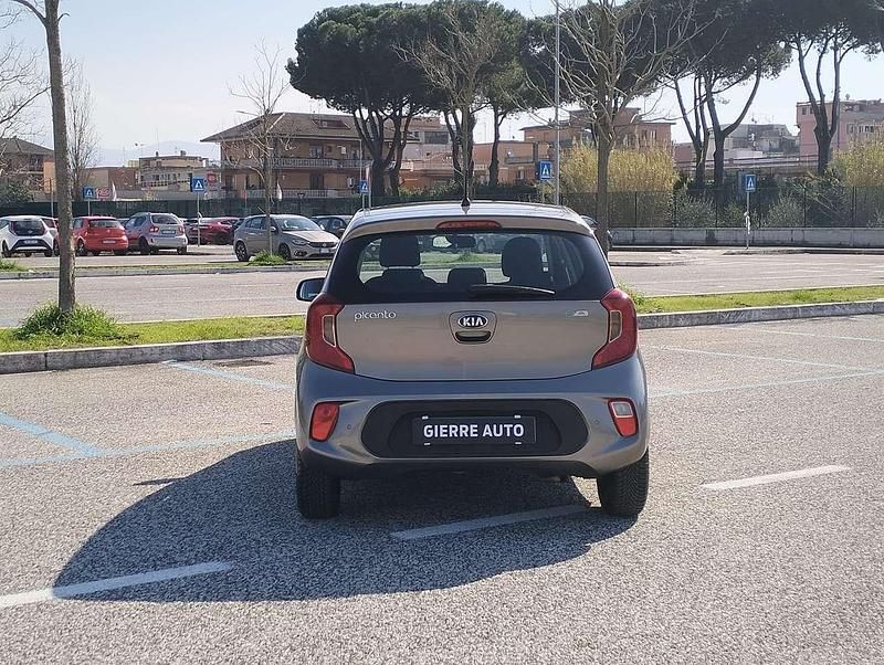 Usata Kia Picanto 65 CV (47 kW) 2018 Astro gray Utilitaria