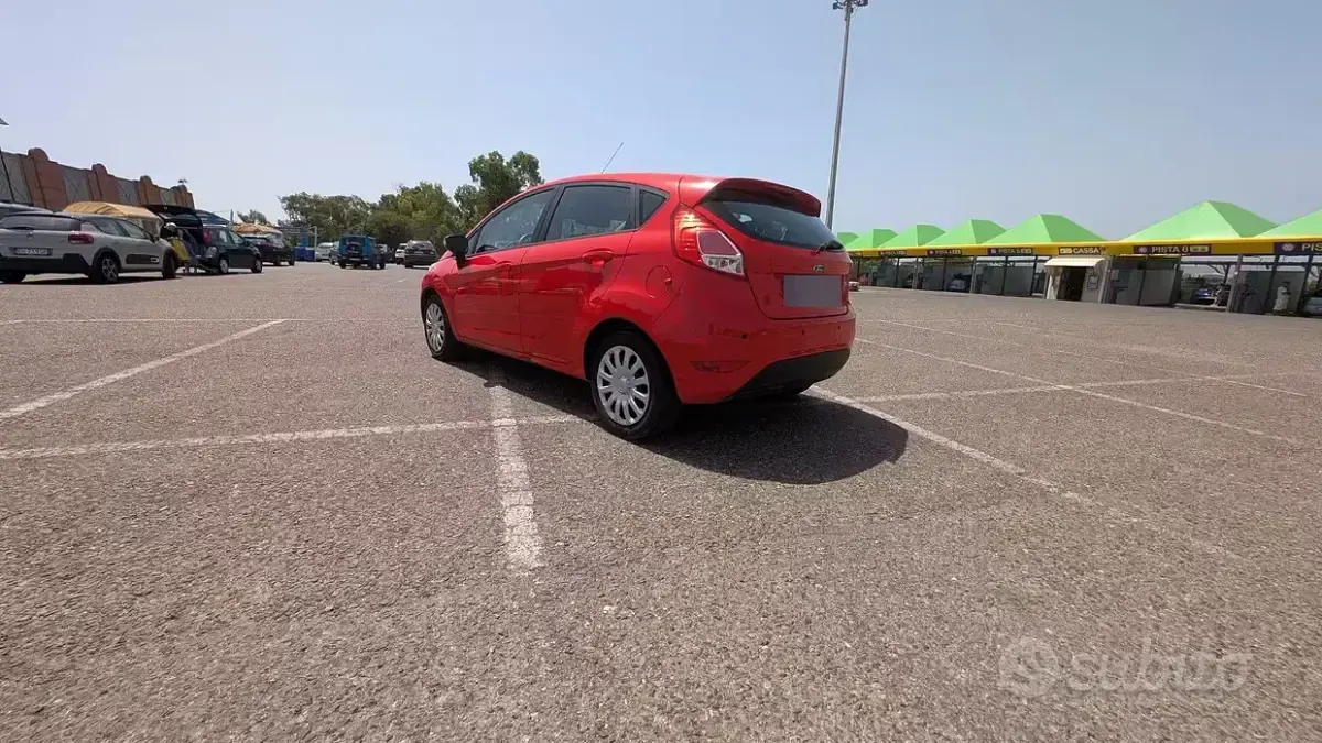 Usata Ford Fiesta 75 CV (55 kW) 2017 Rosso Utilitaria