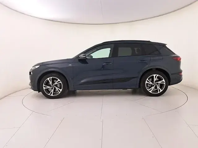 Usata Audi Q6 e-tron S-Line 284 kW (387 CV) 2025 Blu plasma metallizzato SUV