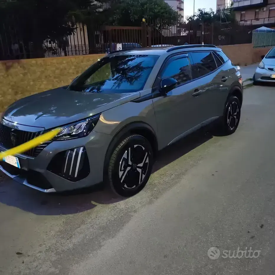Usata Peugeot 2008 101 CV (74 kW) 2023 Grigio SUV