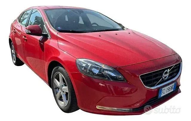 Usata Volvo V40 Momentum 120 CV (88 kW) 2016 Rosso Berlina
