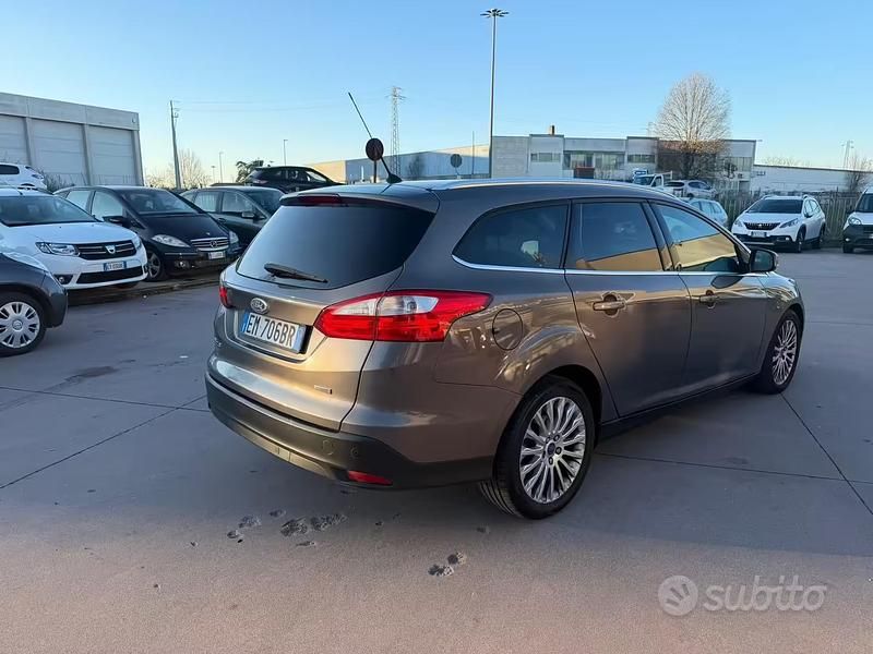 Usata Ford Focus 115 CV (84 kW) 2012 Grigio Station wagon