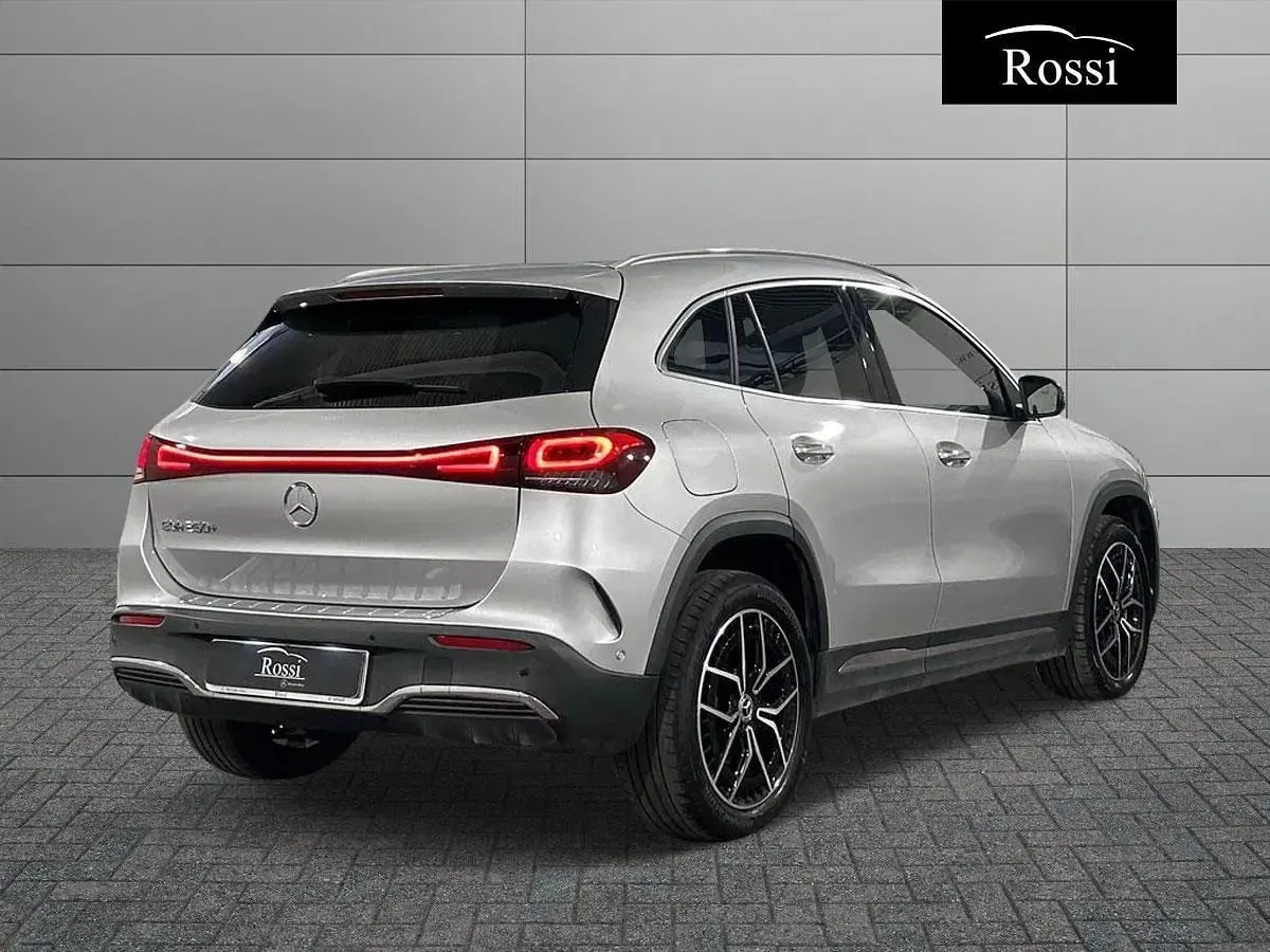 Usata Mercedes EQA250+ Premium Plus 94 kW (129 CV) 2023 Argento metallizzato SUV