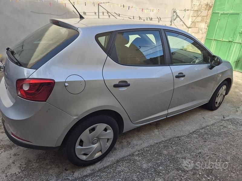 Usata Seat Ibiza 60 CV (44 kW) 2011 Grigio Berlina