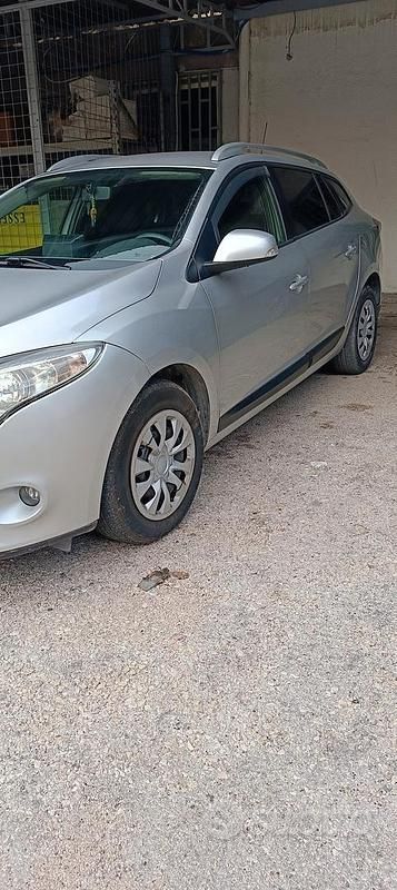 Usata Renault Mégane GrandTour 90 CV (66 kW) 2012 Grigio Station wagon