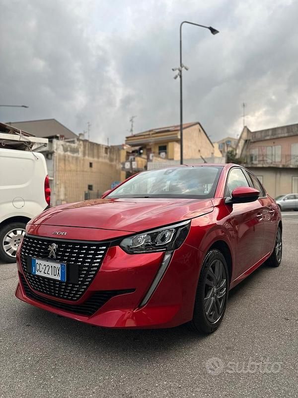 Usata Peugeot 208 Active 101 CV (74 kW) 2021 Rosso Utilitaria