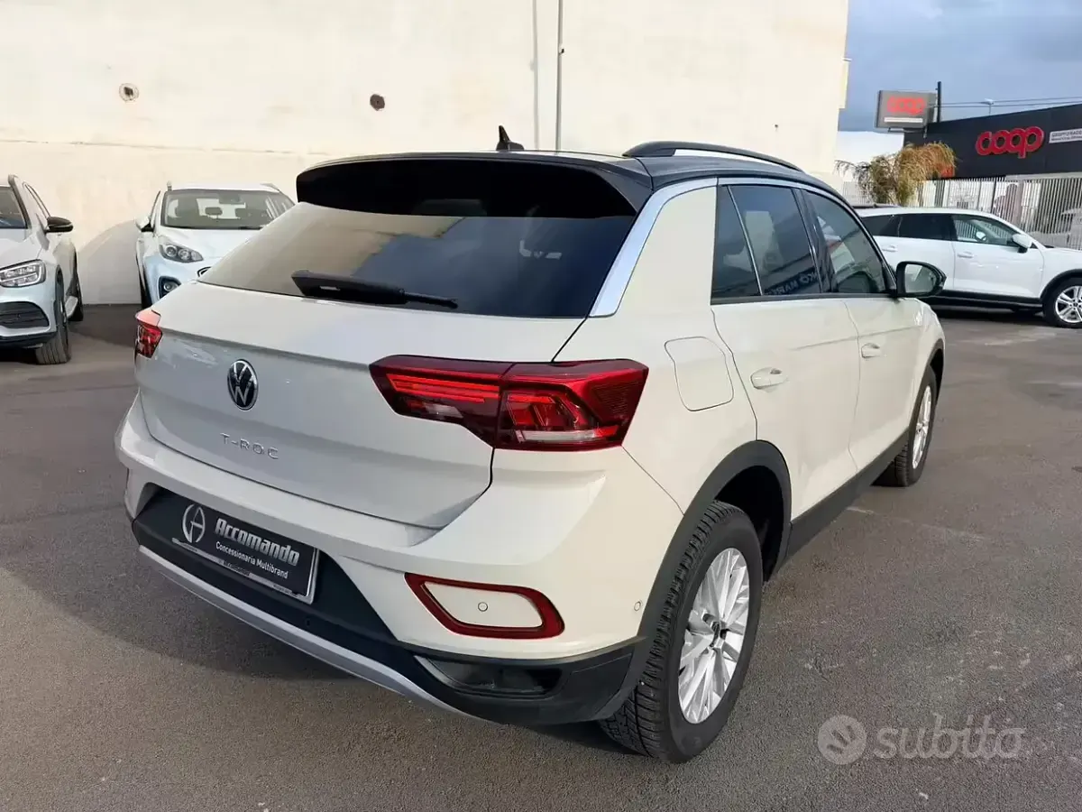 Usata VW T-Roc Life 116 CV (85 kW) 2022 Beige SUV
