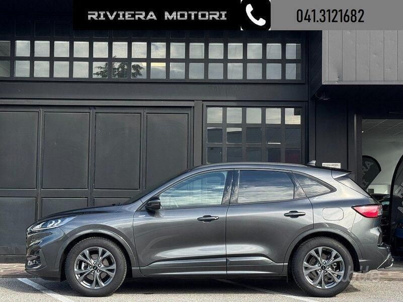 Usata Ford Kuga ST-Line 120 CV (88 kW) 2024 Grigio SUV