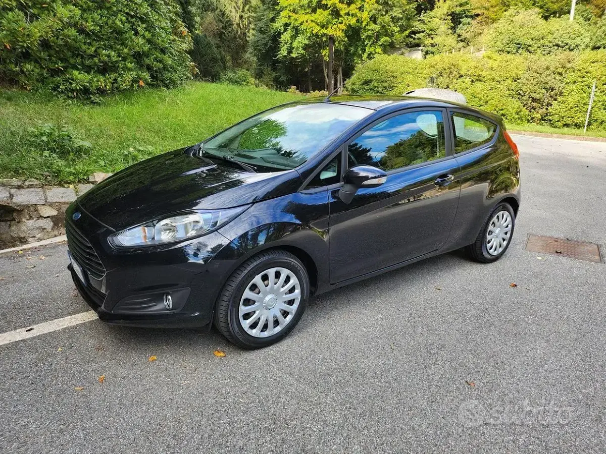 Usata Ford Fiesta 80 CV (58 kW) 2013 Nero Utilitaria