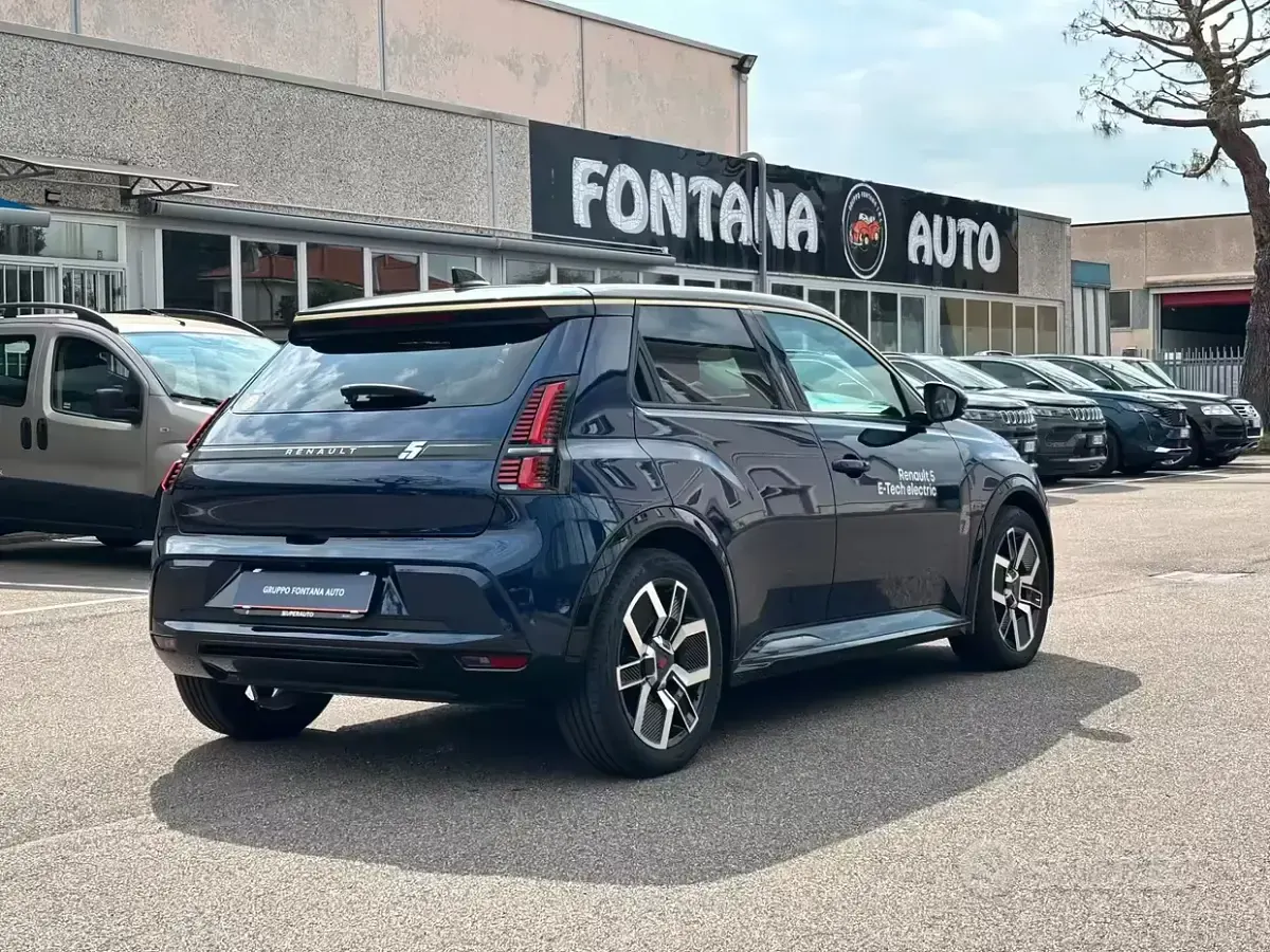 Usata Renault 5 E-Tech 110 kW (150 CV) 2024 Blu Utilitaria