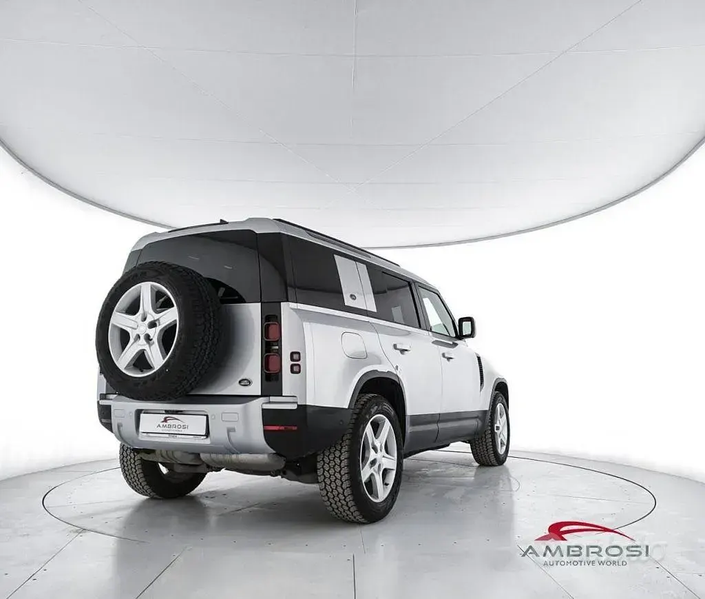 Usata Land Rover Defender SE 200 CV (147 kW) 2022 Argento SUV