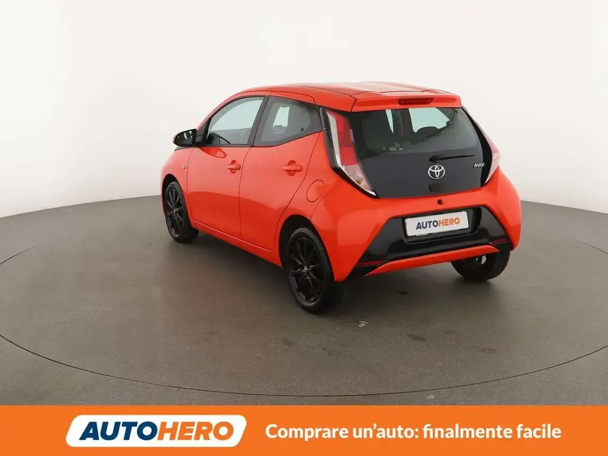 Brugt Toyota Aygo X-play 69 HK (50 kW) 2016 Orange Hatchback