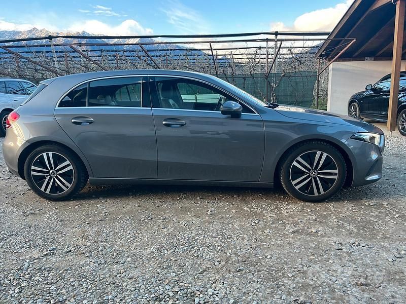Usata Mercedes A180 Premium 136 CV (100 kW) 2022 Grigio Berlina