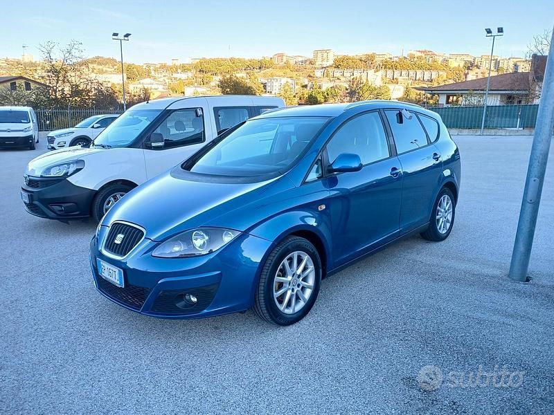Usata Seat Altea XL Style 105 CV (77 kW) 2013 Blu Monovolume