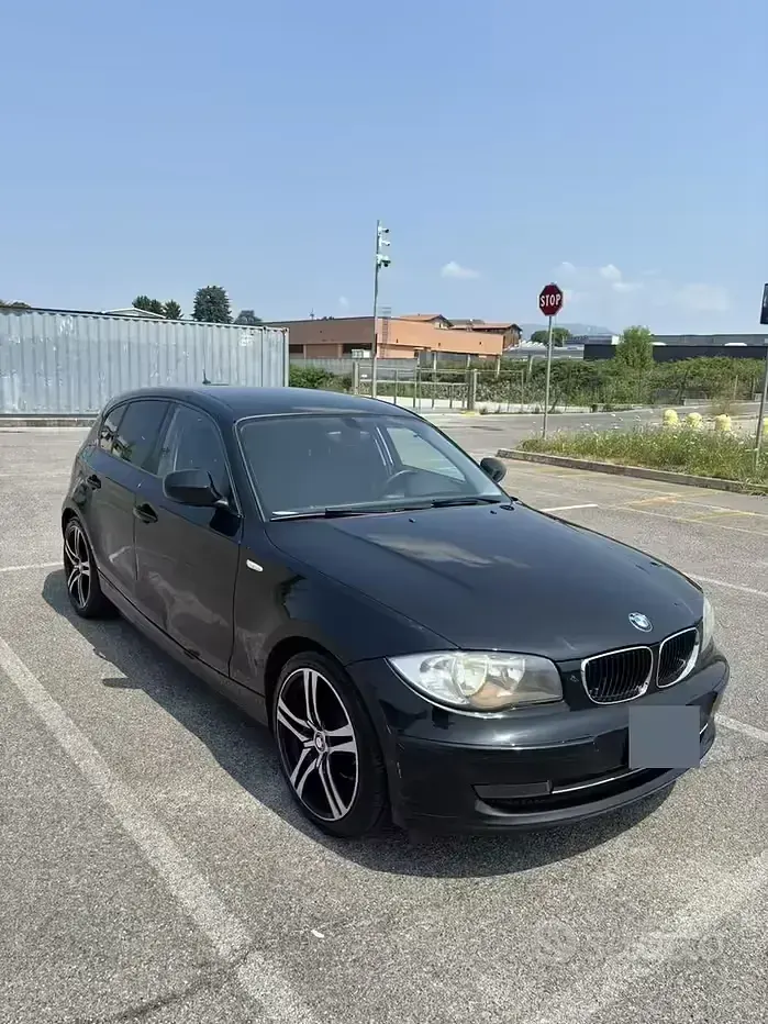 Usata BMW 118 Efficient Dynamics 143 CV (105 kW) 2011 Nero Utilitaria