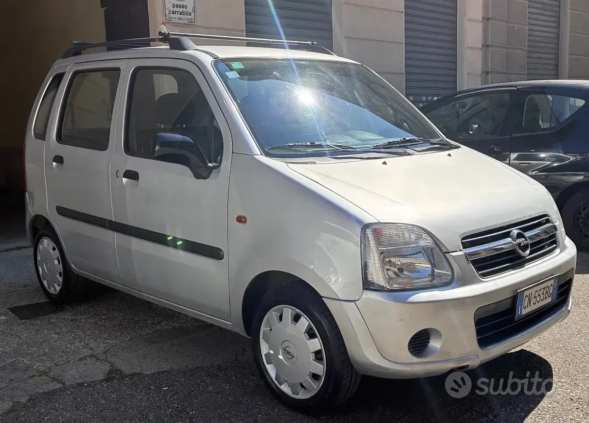 Usata Opel Agila 60 CV (44 kW) 2004 Grigio Monovolume