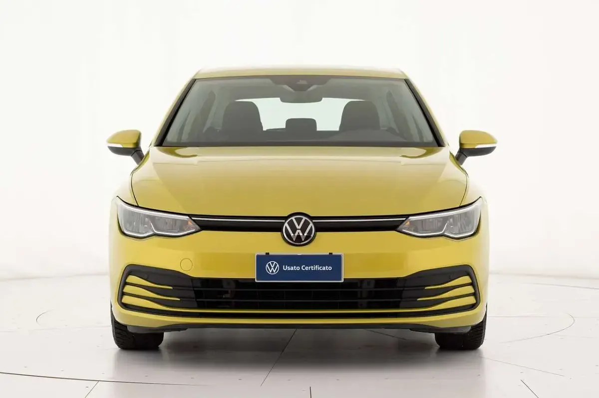 Usata VW Golf VIII Life 131 CV (96 kW) 2022 Giallo Utilitaria