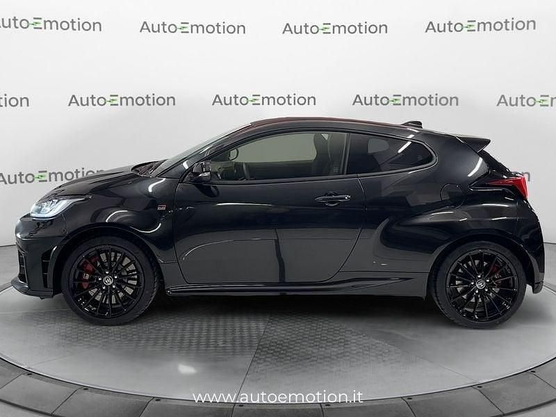 Usado Toyota Yaris 280 CV (205 kW) 2024 Negro Utilitario