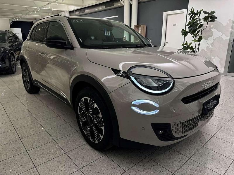 Usata Fiat 600 La Prima 101 CV (74 kW) 2025 Beige capuccino SUV