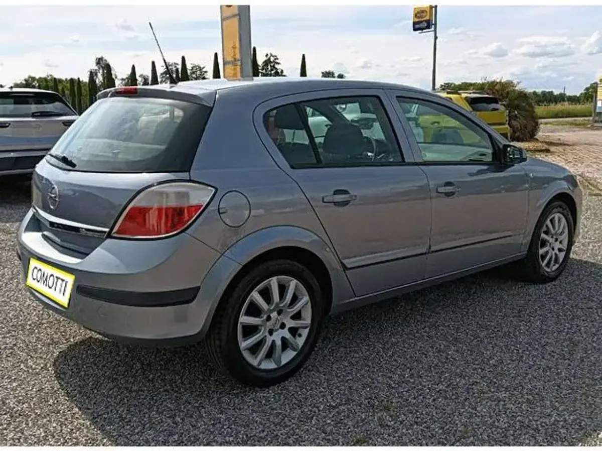 Usata Opel Astra Enjoy 105 CV (77 kW) 2006 Grigio Berlina