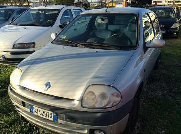 Usato 2002 Renault Clio II 1.1 Benzin 75 CV (1.500 €)
