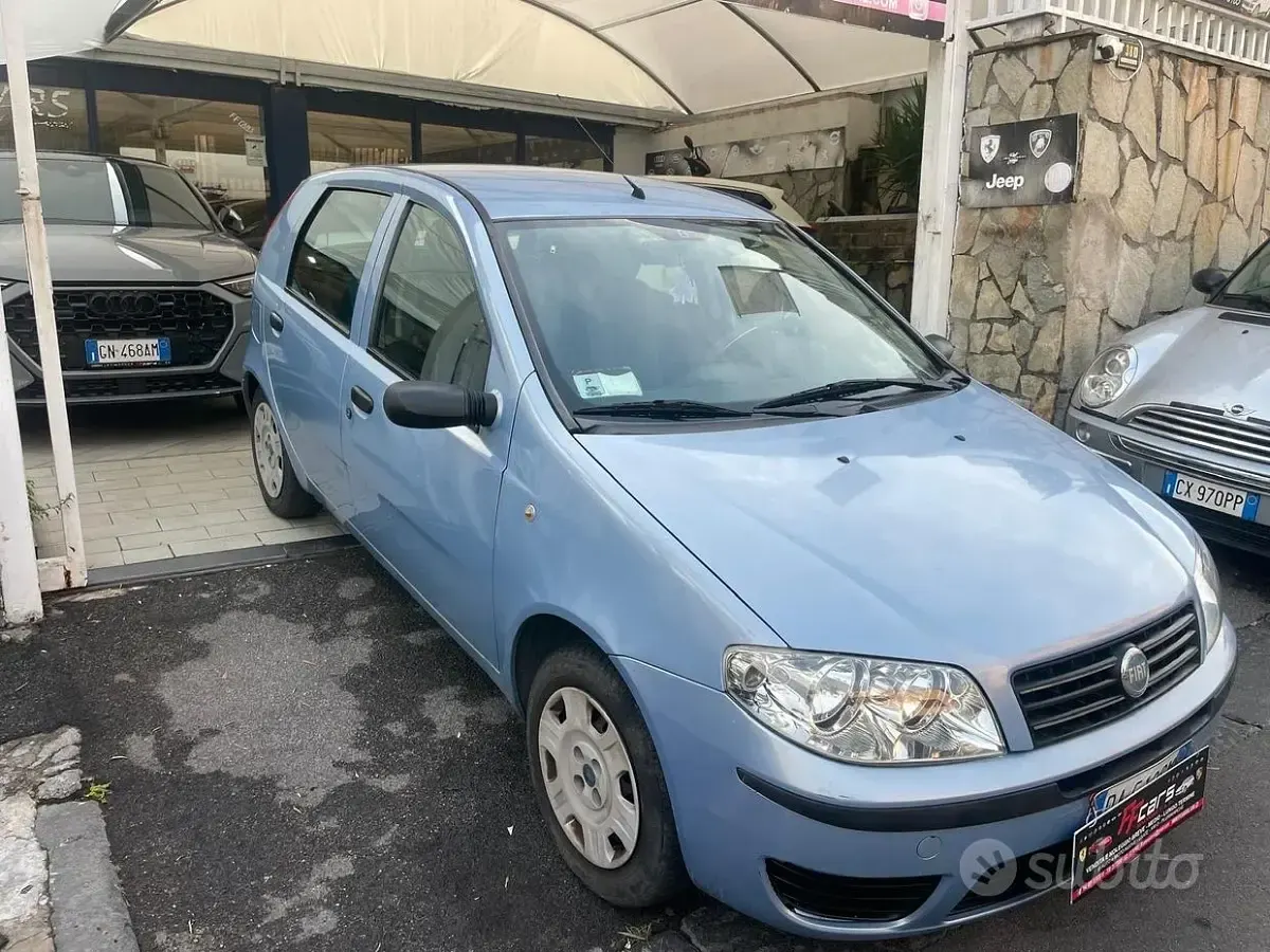 Usata Fiat Punto Dynamic 60 CV (44 kW) 2006 Bluazzurro Utilitaria