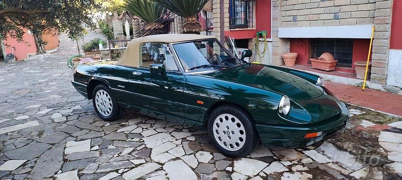 Usata Alfa Romeo Spider 115 CV (84 kW) 1992 Verde Cabrio