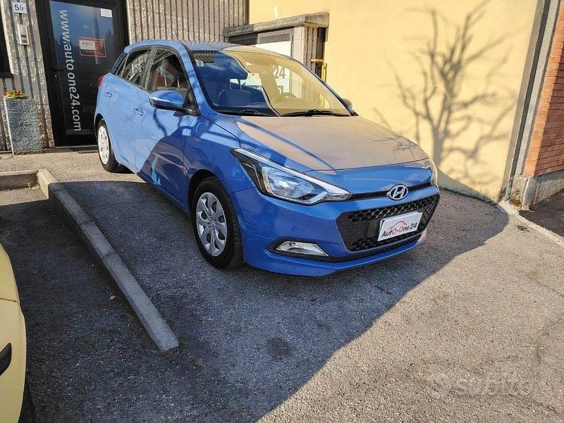 Usata Hyundai i20 GO! 75 CV (55 kW) 2018 Azzurro pastello Berlina