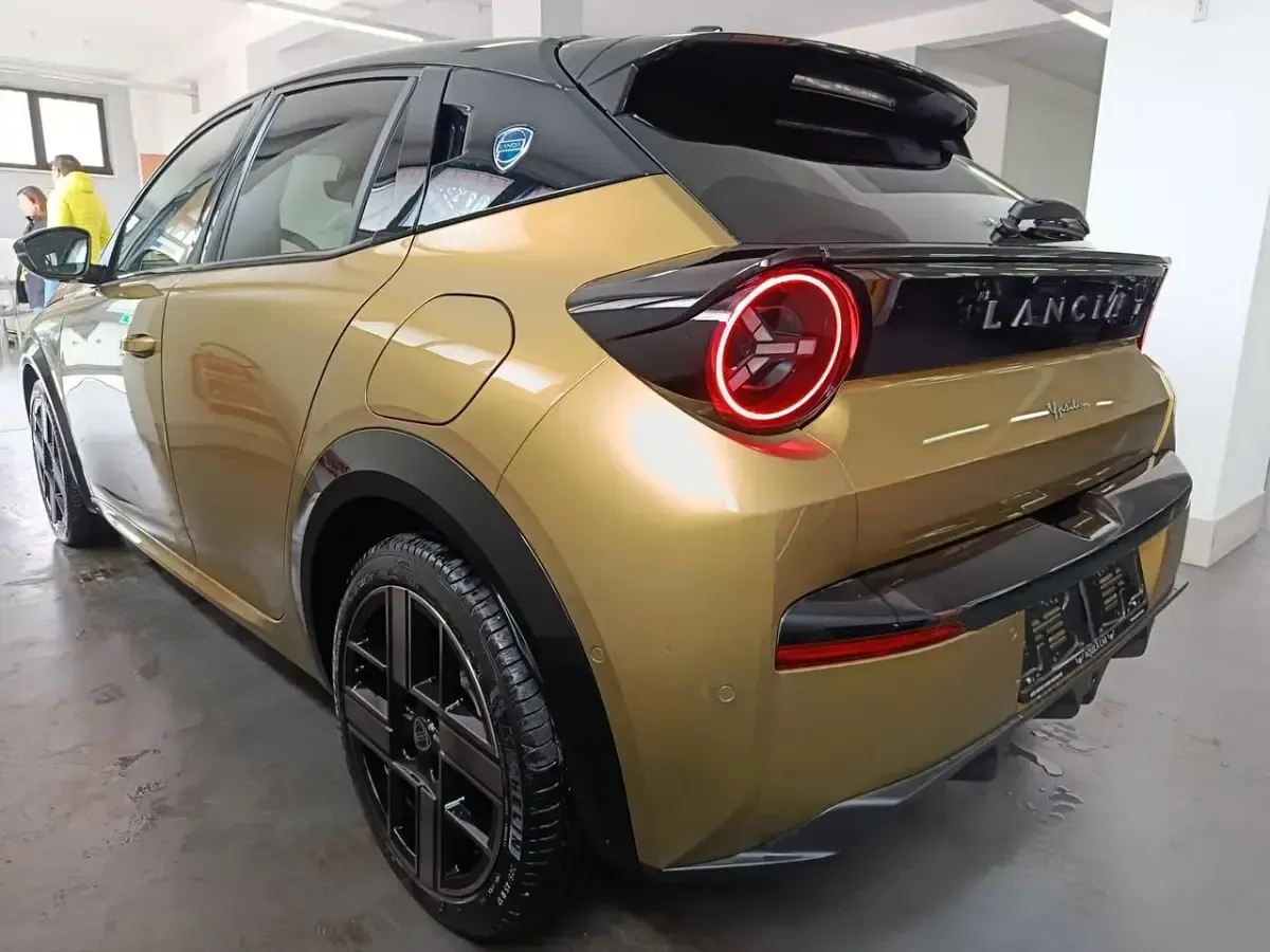 Usata Lancia Ypsilon 100 CV (73 kW) 2024 Oro Utilitaria