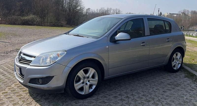Usata Opel Astra Enjoy 90 CV (66 kW) 2010 Argento Berlina