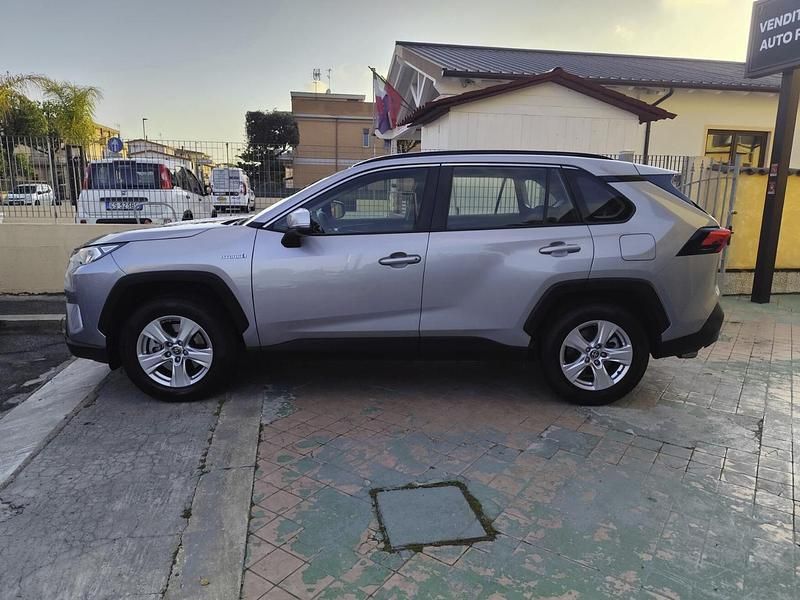 Second-hand Toyota RAV4 Hybrid Business Edition 178 CP (130 kW) 2021 Argintiu SUV