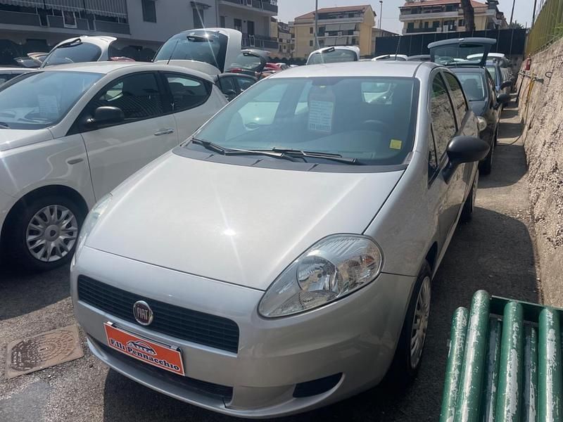 Usata Fiat Grande Punto 75 CV (55 kW) 2012 Argento Utilitaria