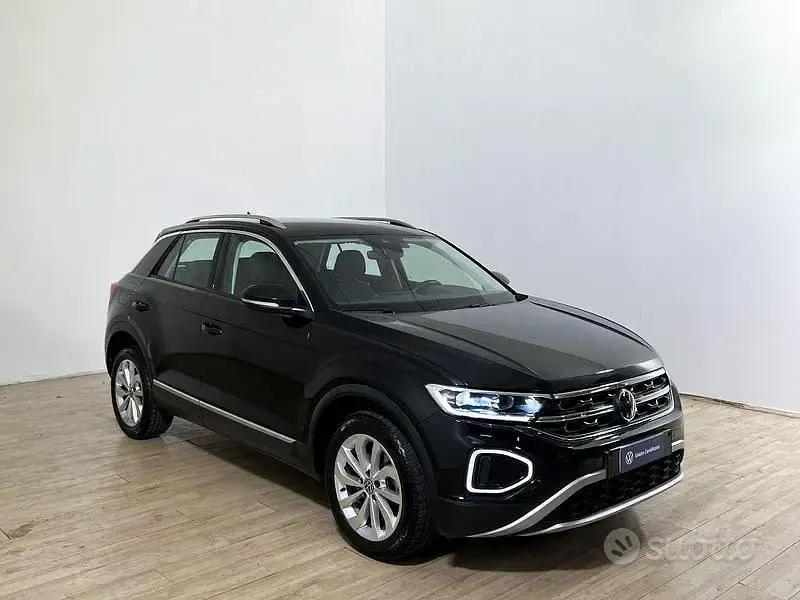 Usata VW T-Roc Style 116 CV (85 kW) 2025 Deep black SUV