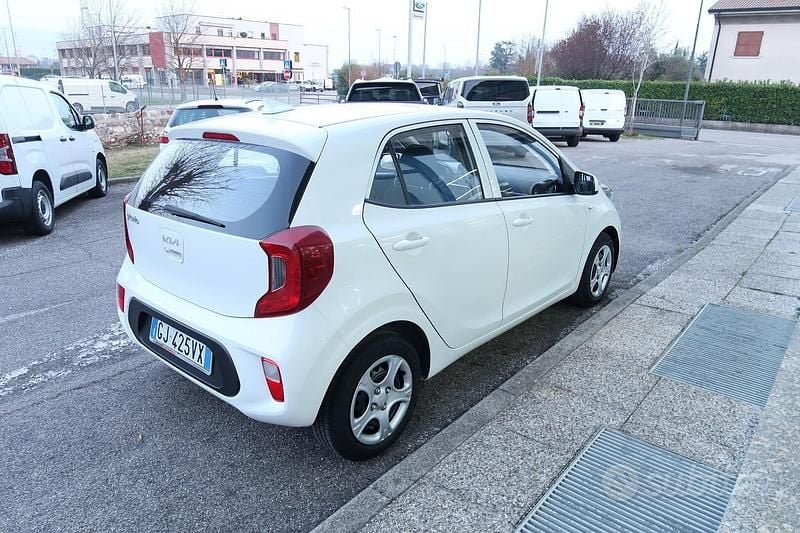 Gebraucht Kia Picanto Urban 67 PS (49 kW) 2022 Weiß Kleinwagen
