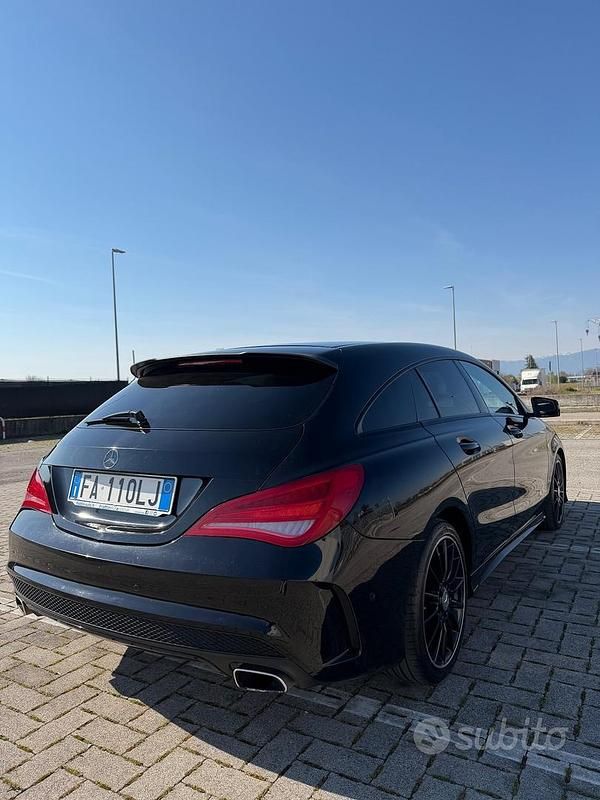 Usata Mercedes CLA200 Premium 135 CV (99 kW) 2015 Nero Station wagon