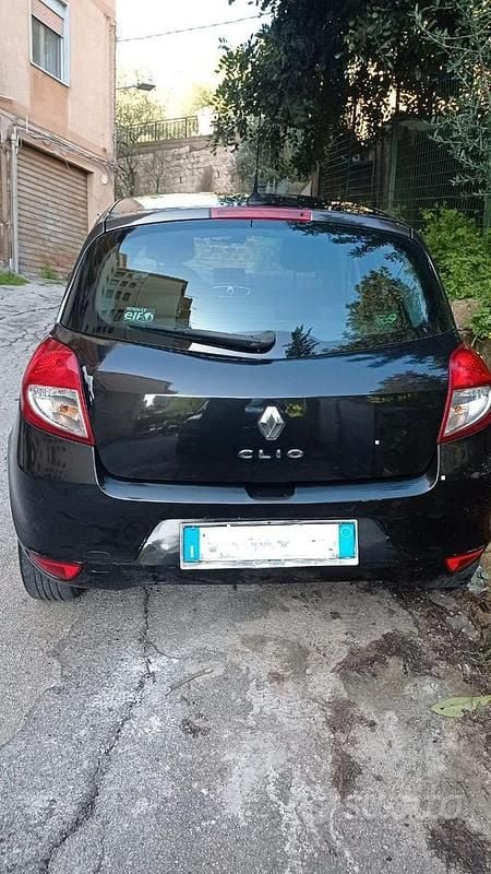 Usata Renault Clio II 54 CV (39 kW) 2010 Nero Utilitaria