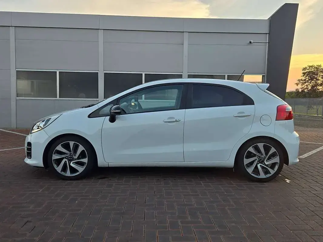 Usata Kia Rio 83 CV (61 kW) 2016 Bianco Utilitaria