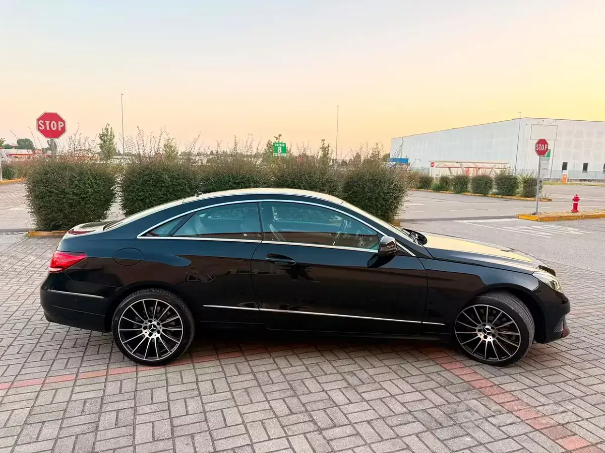 Usata Mercedes E350 252 CV (185 kW) 2013 Nero Coupé