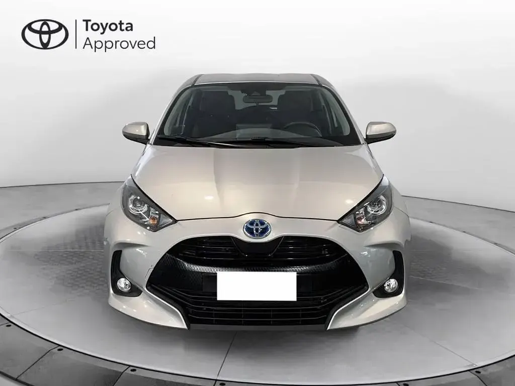 Usata Toyota Yaris Hybrid Active 116 CV (85 kW) 2021 Argento Berlina