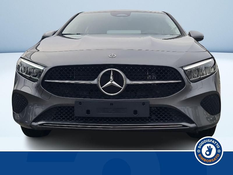Nuova Mercedes A250 Advanced 218 CV (160 kW) 2025 Grigio metallizzato